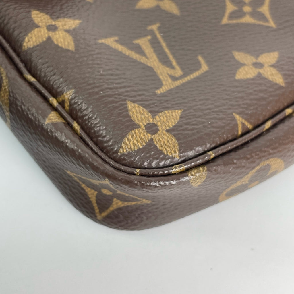 Louis Vuitton Clutch