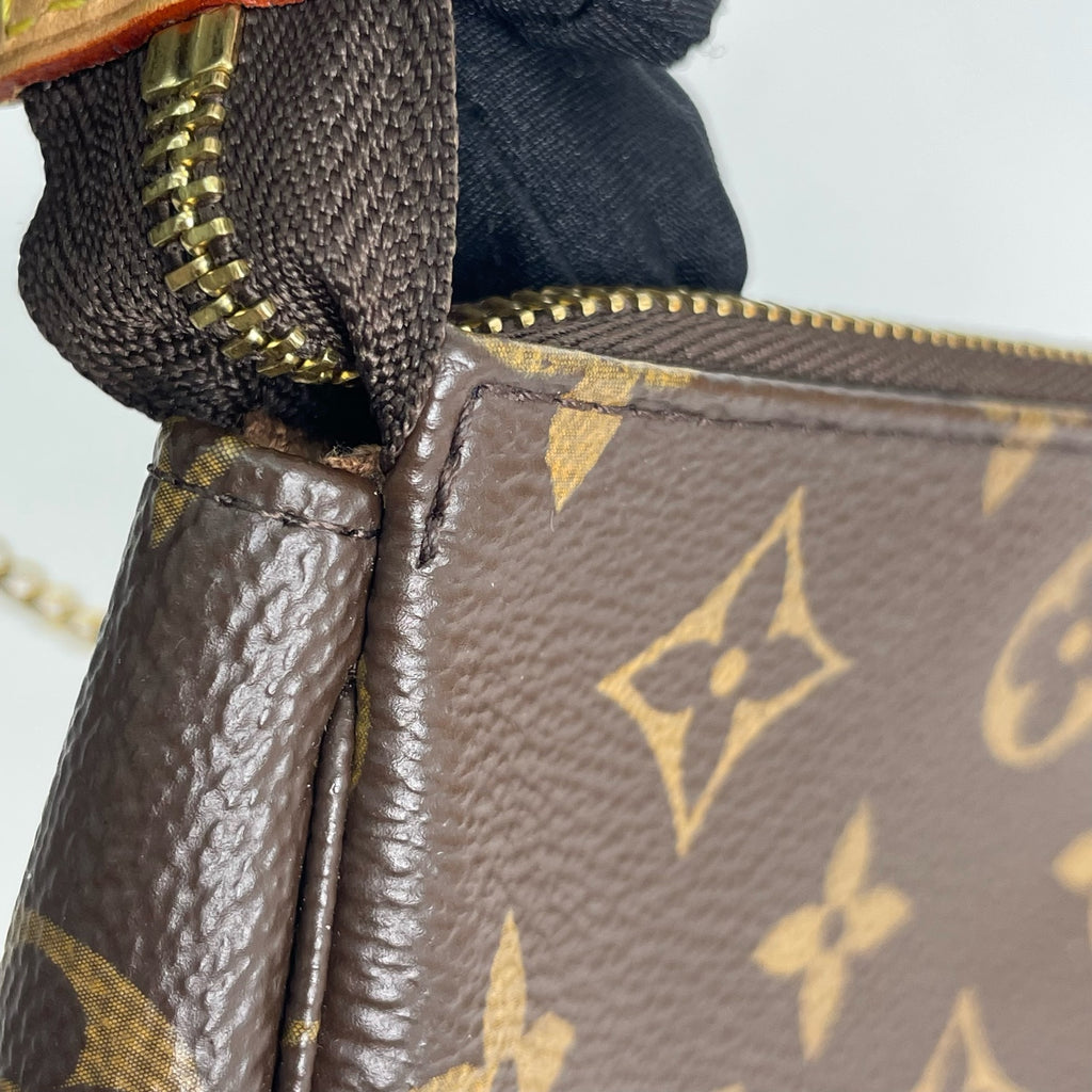 Louis Vuitton Clutch