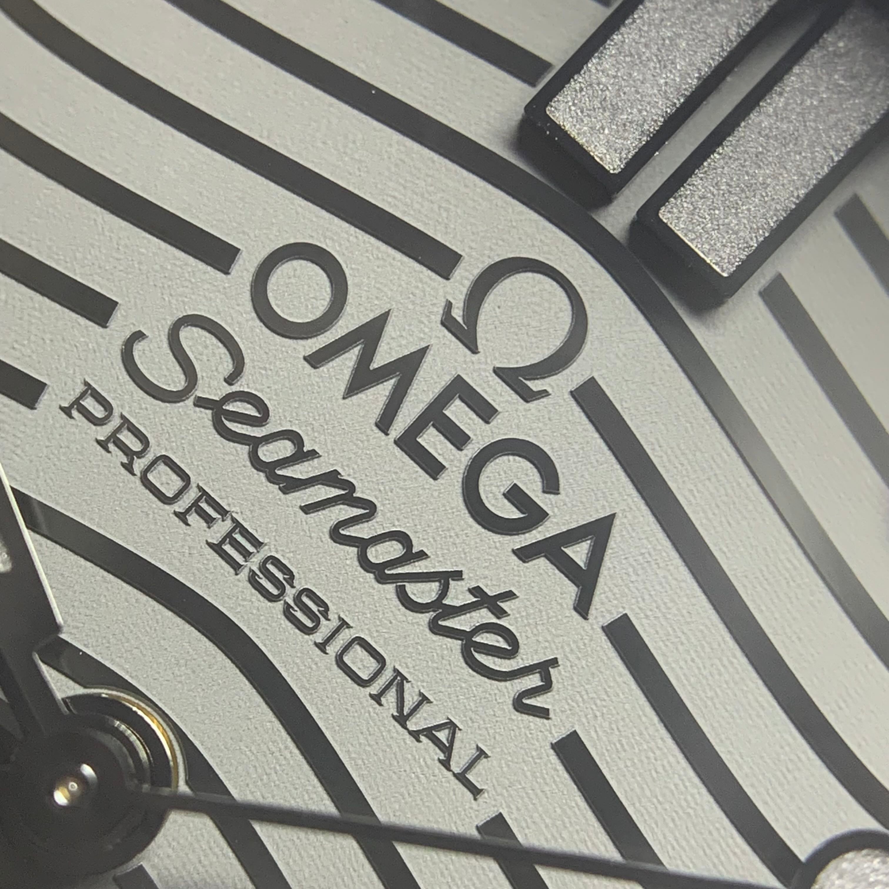 Omega Seahorse Series 43.5 210.92.44.20.01.003