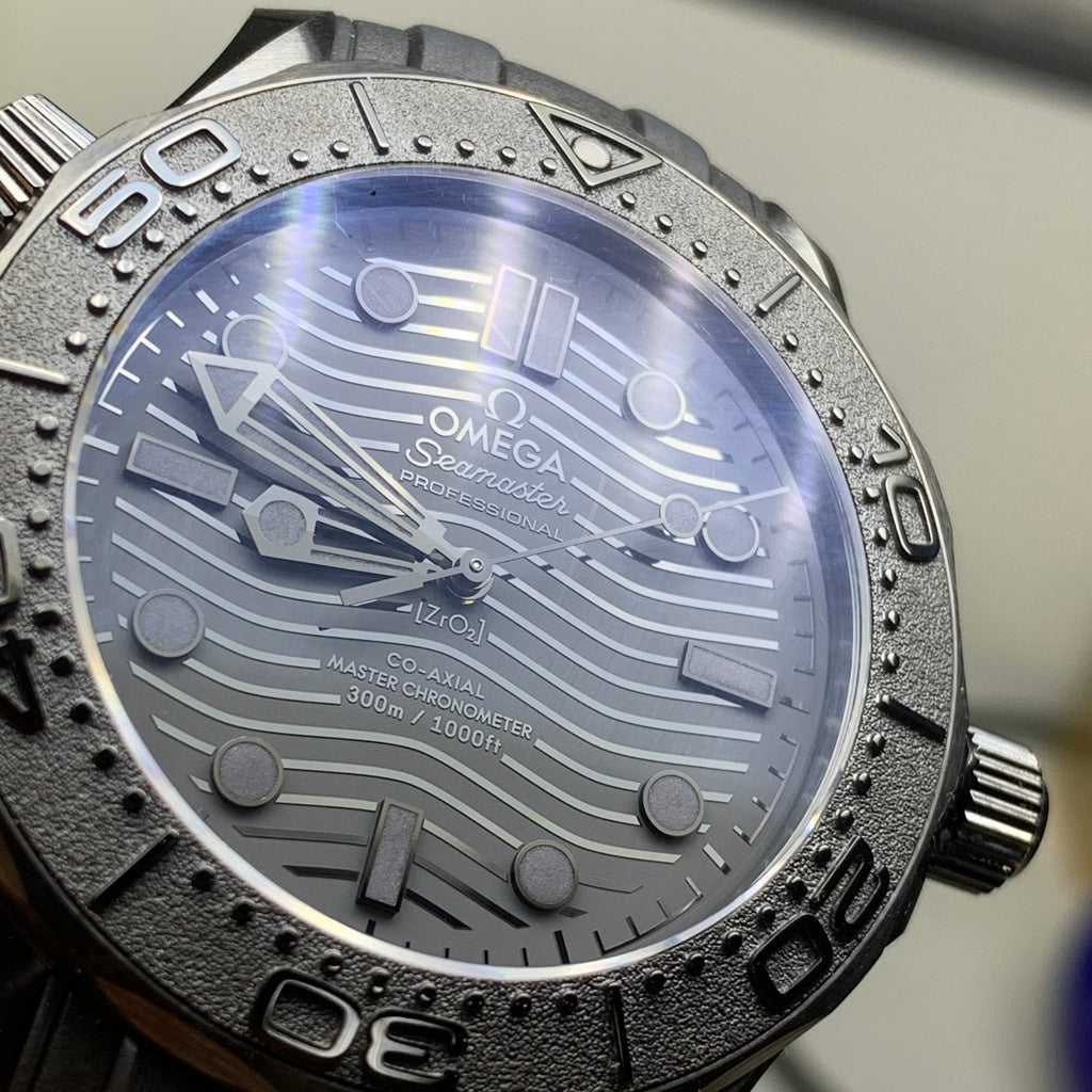 Omega Seahorse Series 43.5 210.92.44.20.01.003