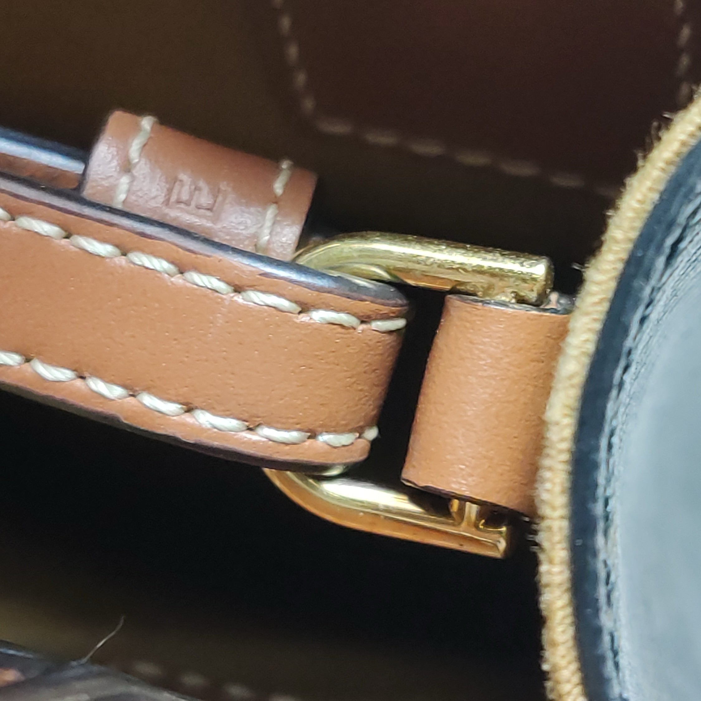 Celine Crossbody CONF.194372BZK.04LU