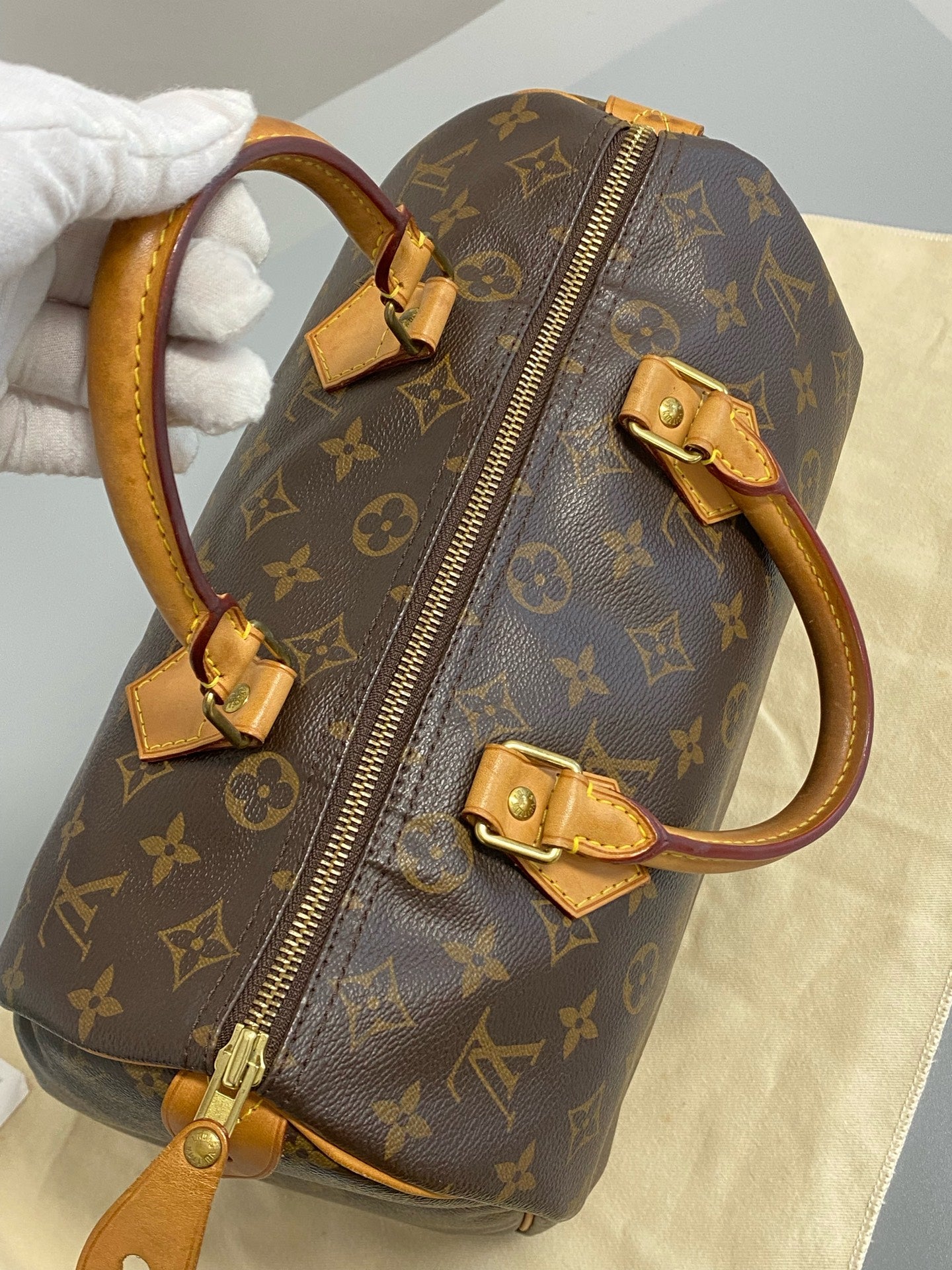 Louis Vuitton Satchel M41526
