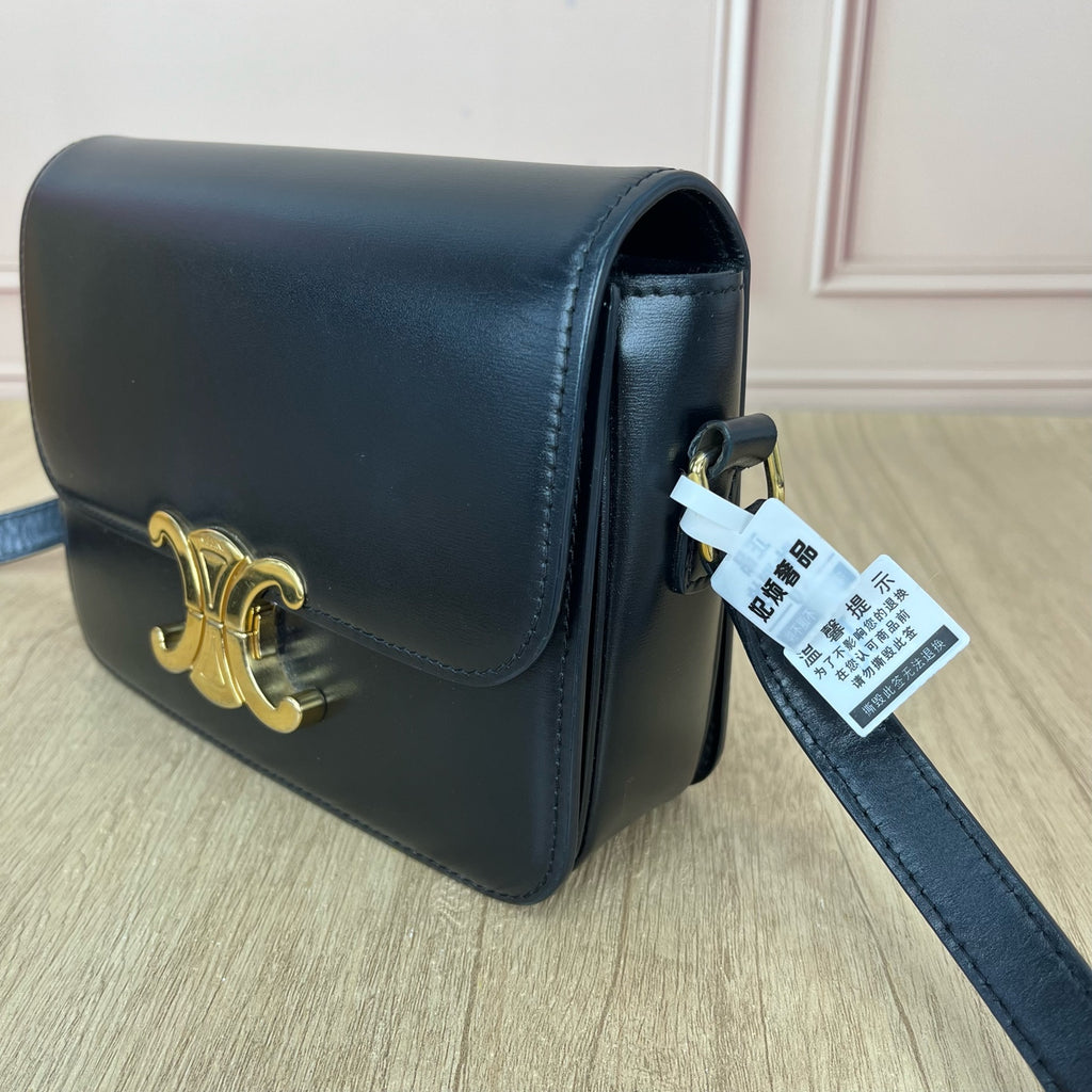 Celine Black CONF.188423BF4.38NO
