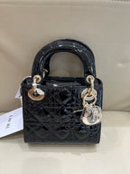 Dior 17 x 15 x 7 centimeters M0505OVRBM900