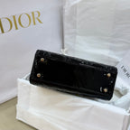 Dior 17 x 15 x 7 centimeters M0505OVRBM900