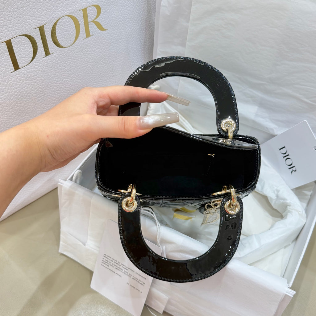 Dior 17 x 15 x 7 centimeters M0505OVRBM900