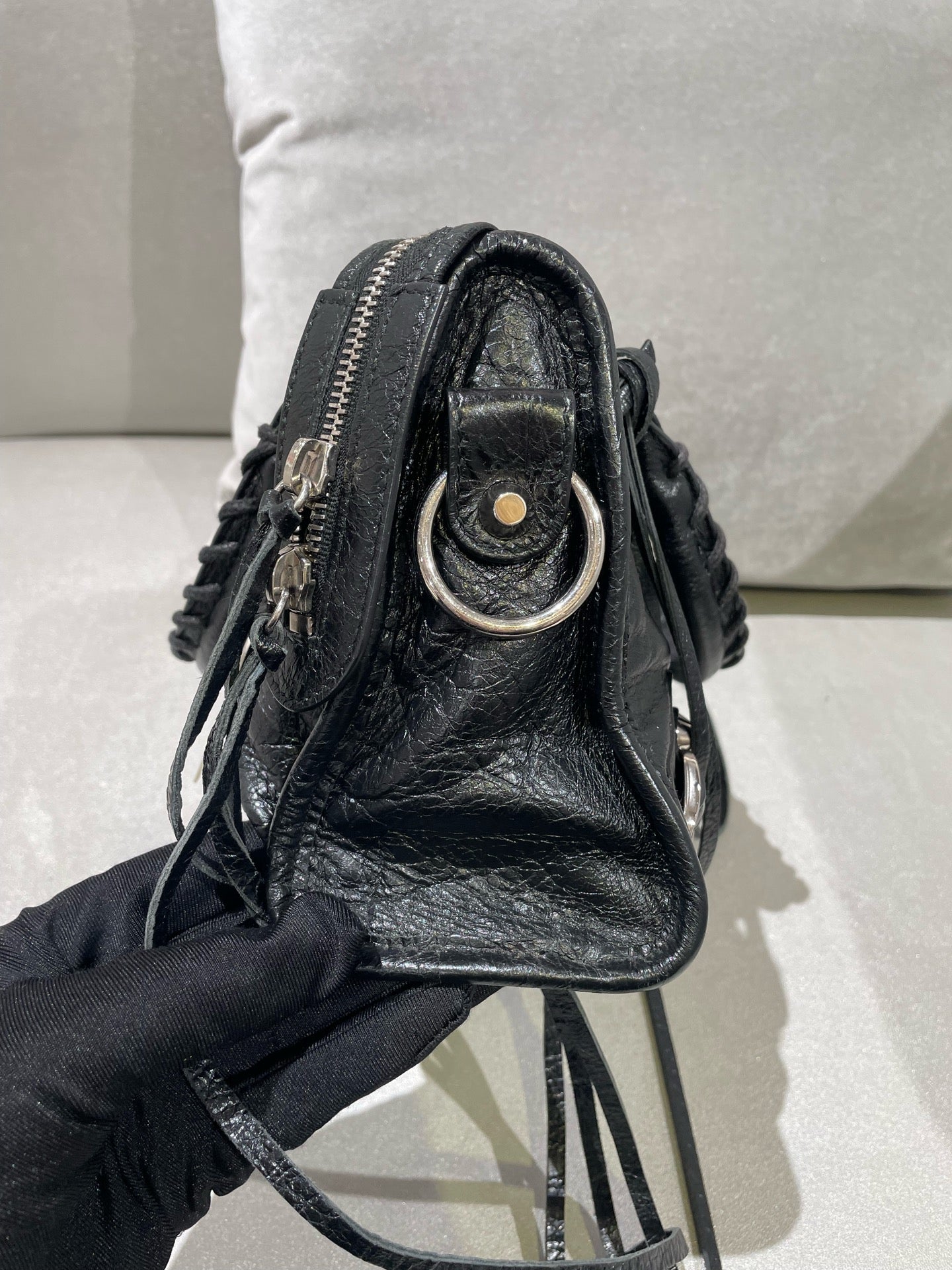 Balenciaga Black Crossbody 300295-DB5XN-1060