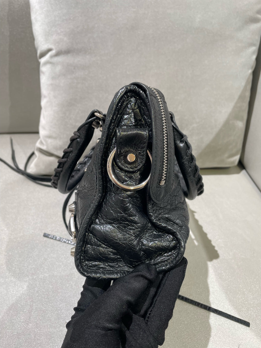 Balenciaga Black Crossbody 300295-DB5XN-1060
