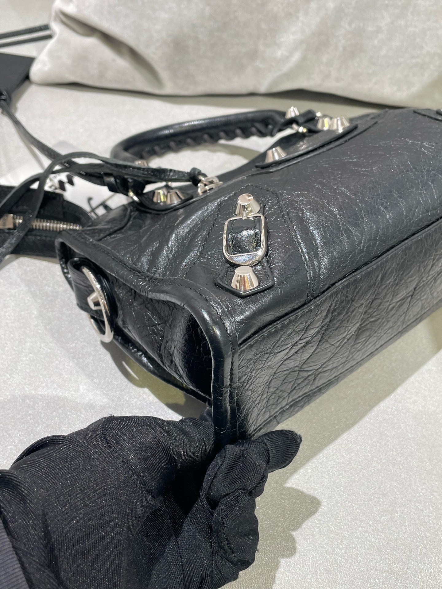 Balenciaga Black Crossbody 300295-DB5XN-1060