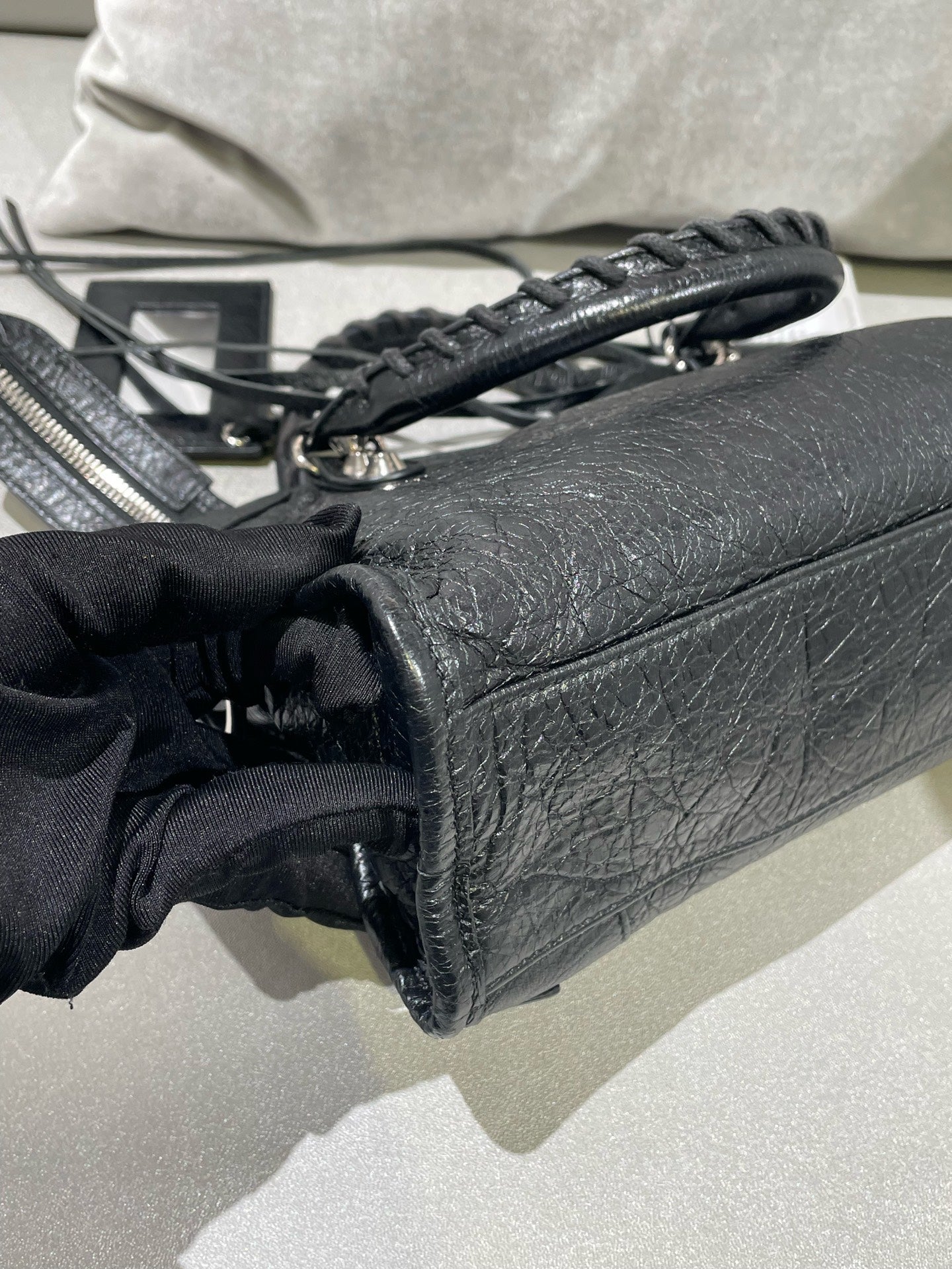 Balenciaga Black Crossbody 300295-DB5XN-1060