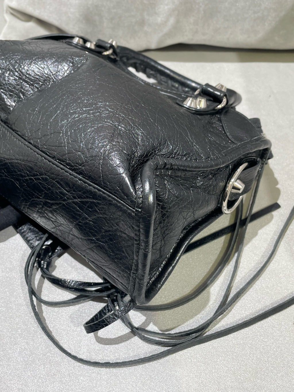 Balenciaga Black Crossbody 300295-DB5XN-1060