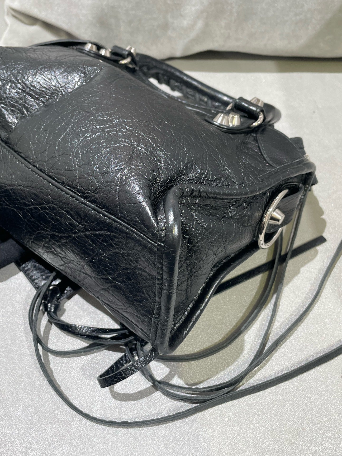 Balenciaga Black Crossbody 300295-DB5XN-1060