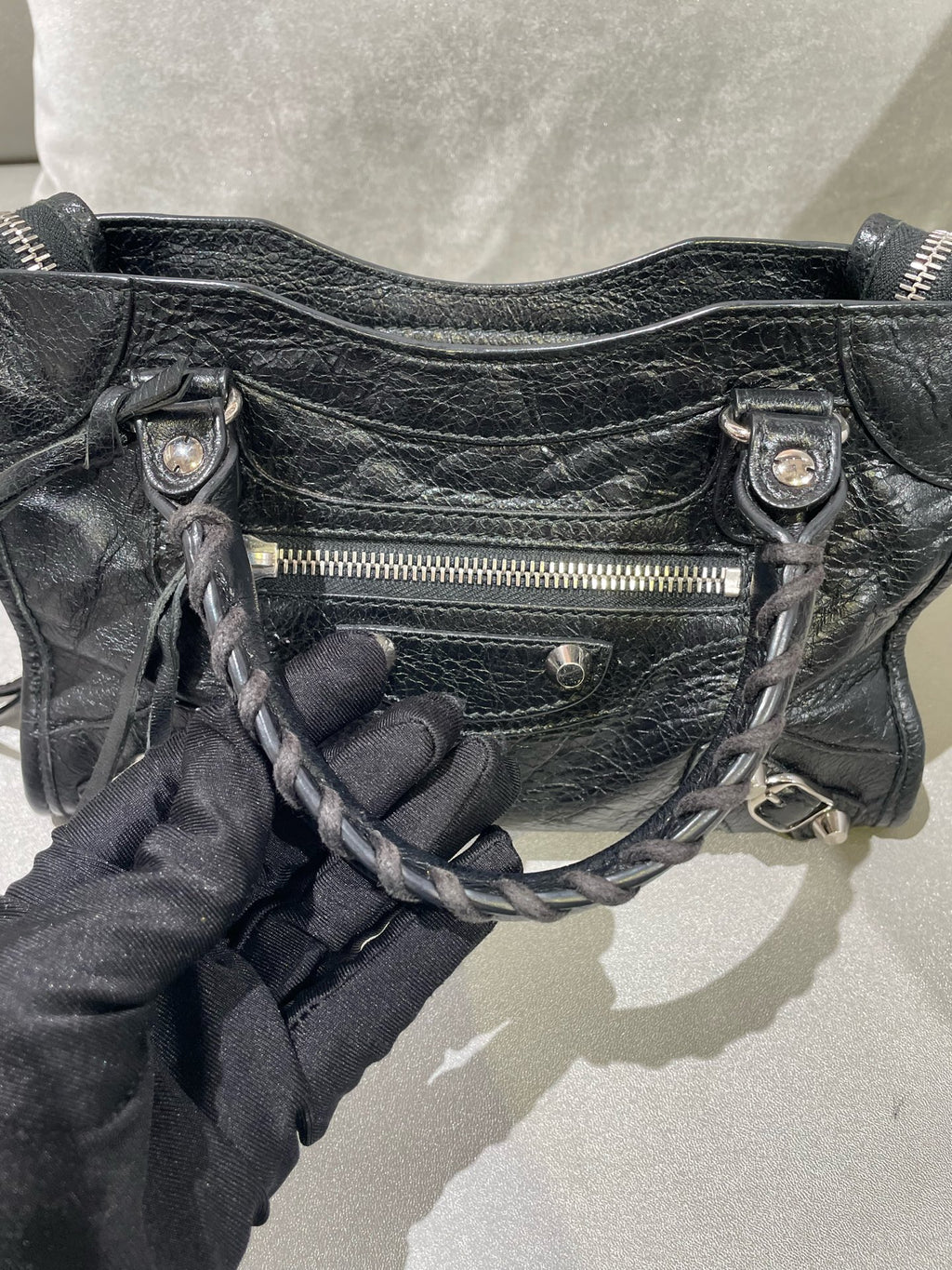 Balenciaga Black Crossbody 300295-DB5XN-1060