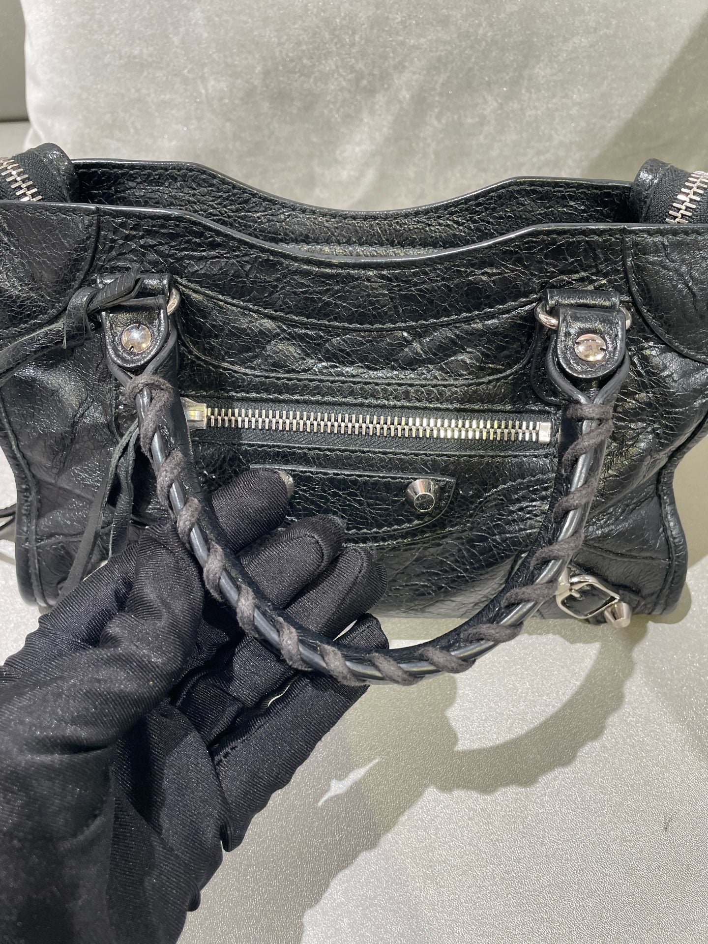Balenciaga Black Crossbody 300295-DB5XN-1060