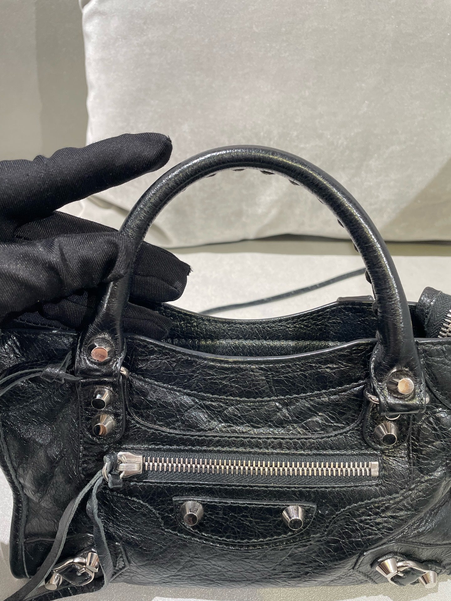 Balenciaga Black Crossbody 300295-DB5XN-1060