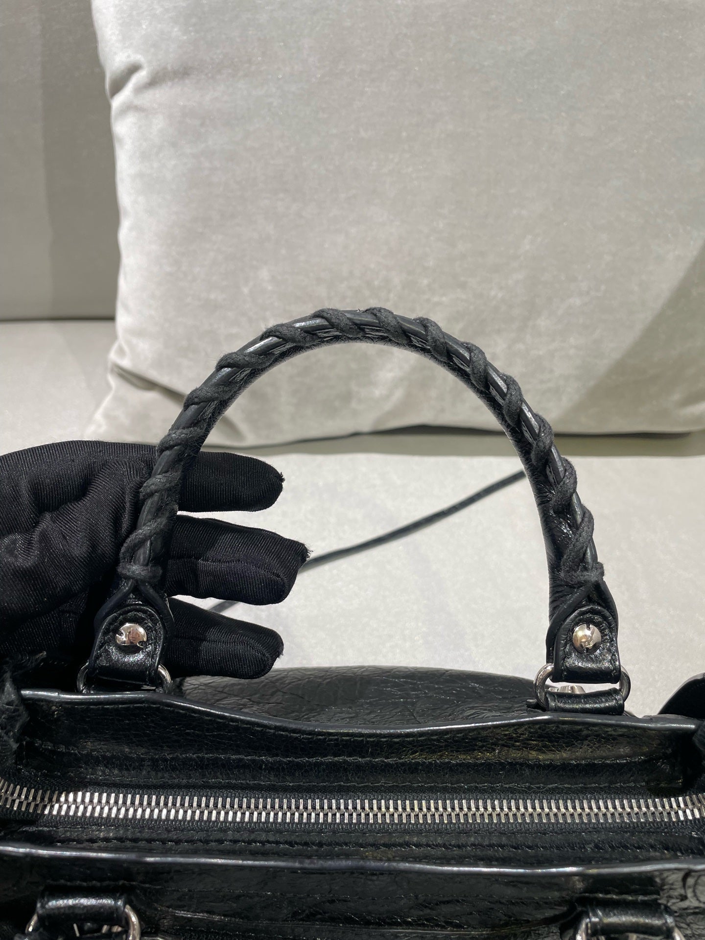 Balenciaga Black Crossbody 300295-DB5XN-1060