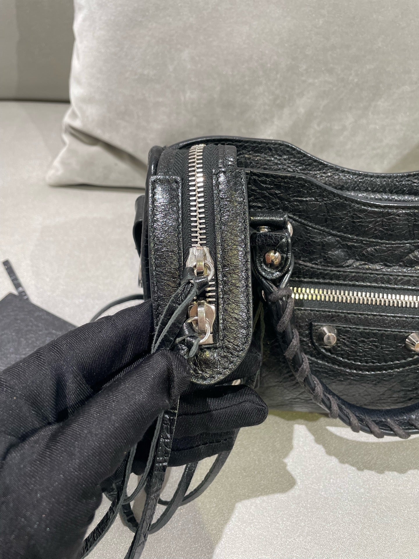 Balenciaga Black Crossbody 300295-DB5XN-1060
