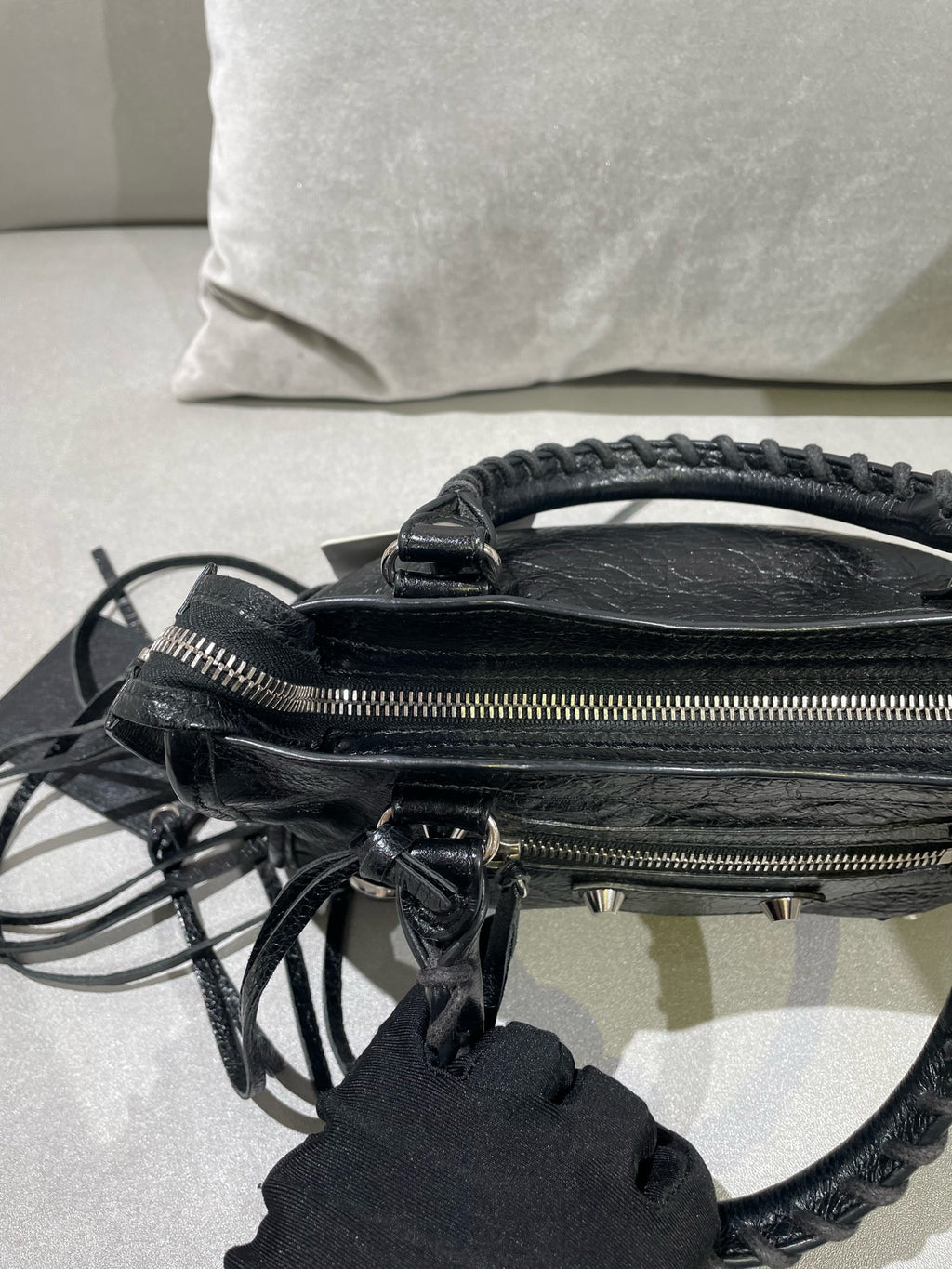 Balenciaga Black Crossbody 300295-DB5XN-1060