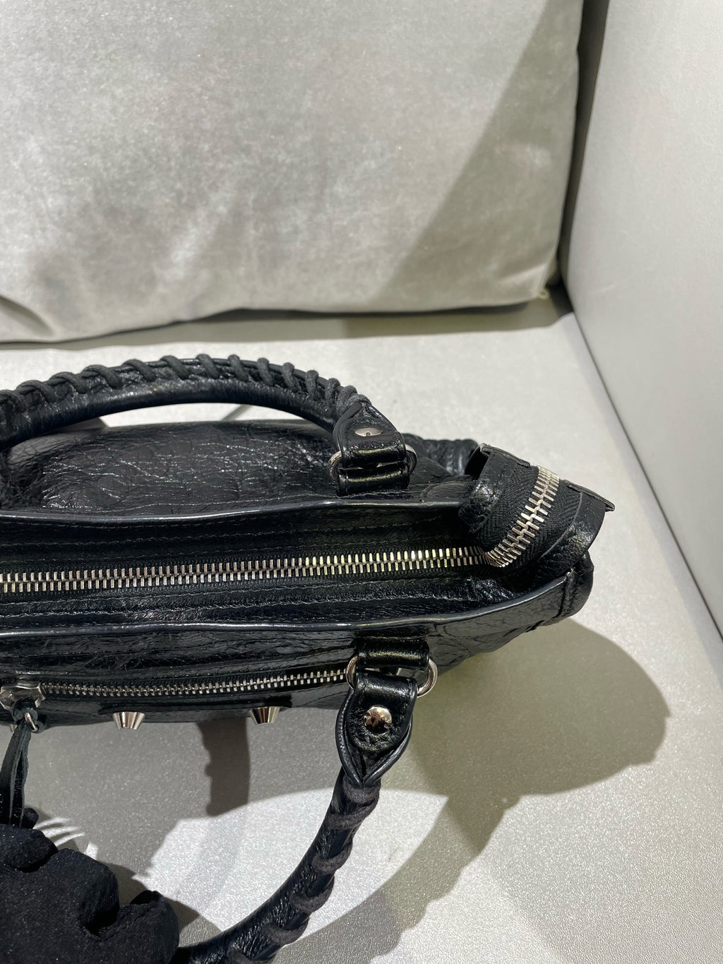 Balenciaga Black Crossbody 300295-DB5XN-1060
