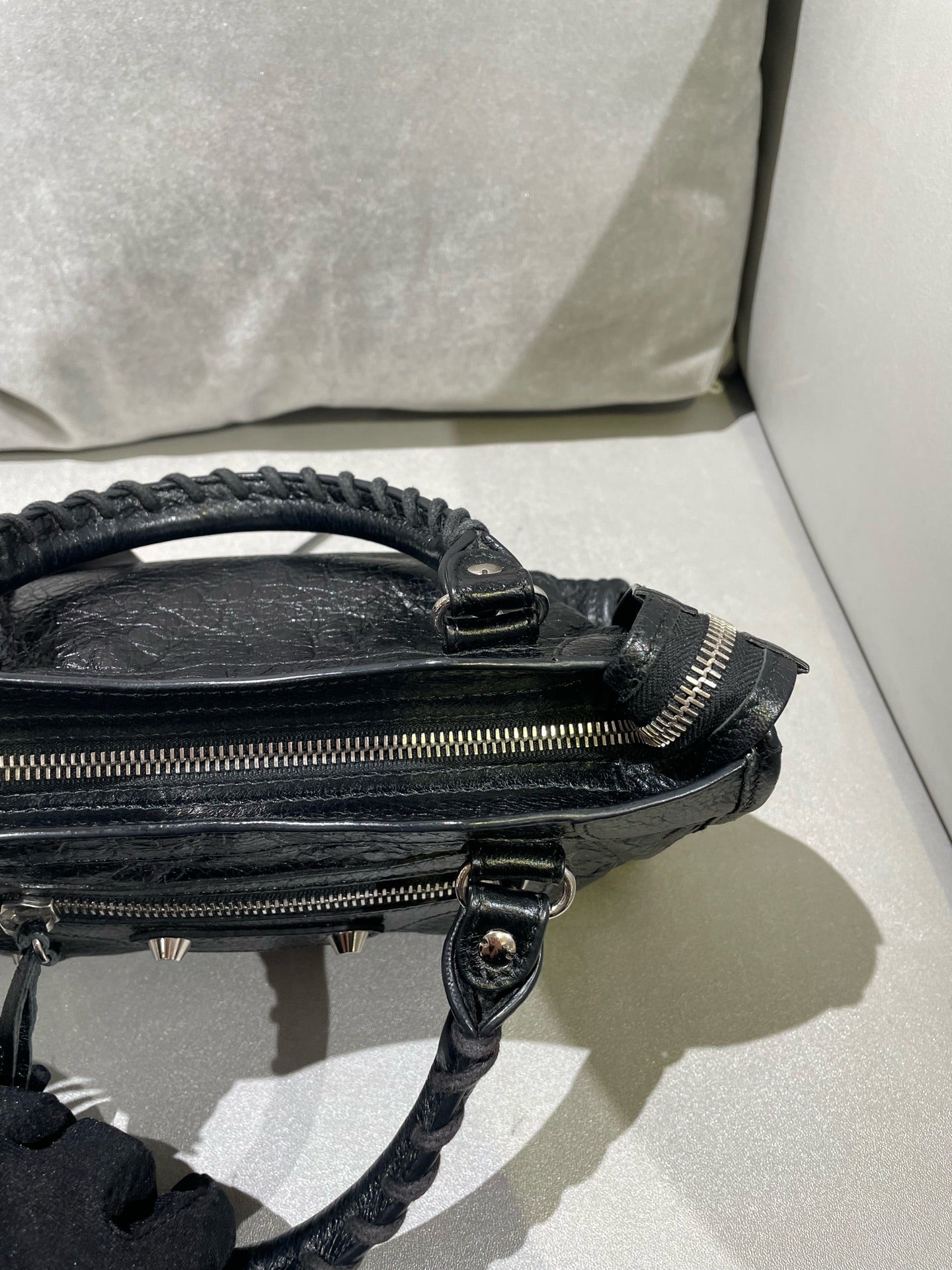 Balenciaga Black Crossbody 300295-DB5XN-1060