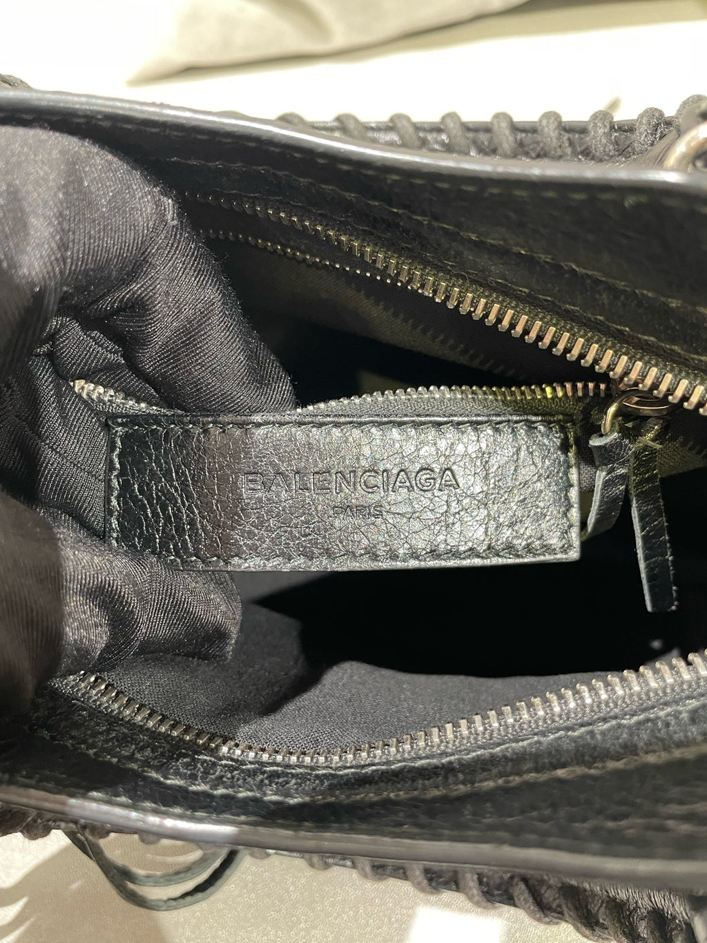 Balenciaga Black Crossbody 300295-DB5XN-1060
