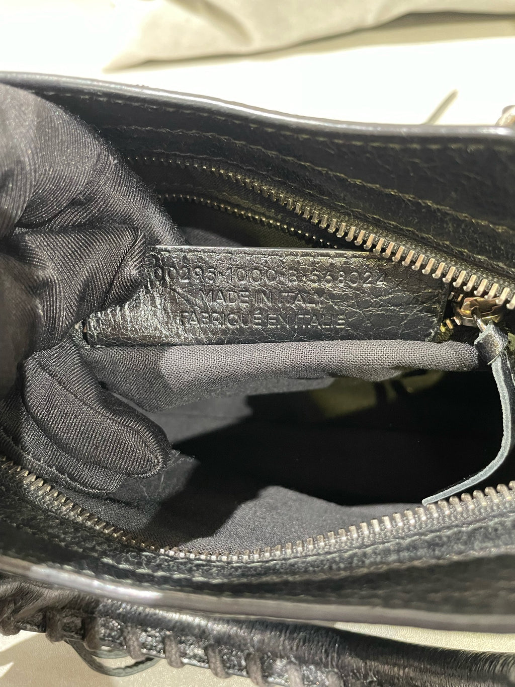 Balenciaga Black Crossbody 300295-DB5XN-1060