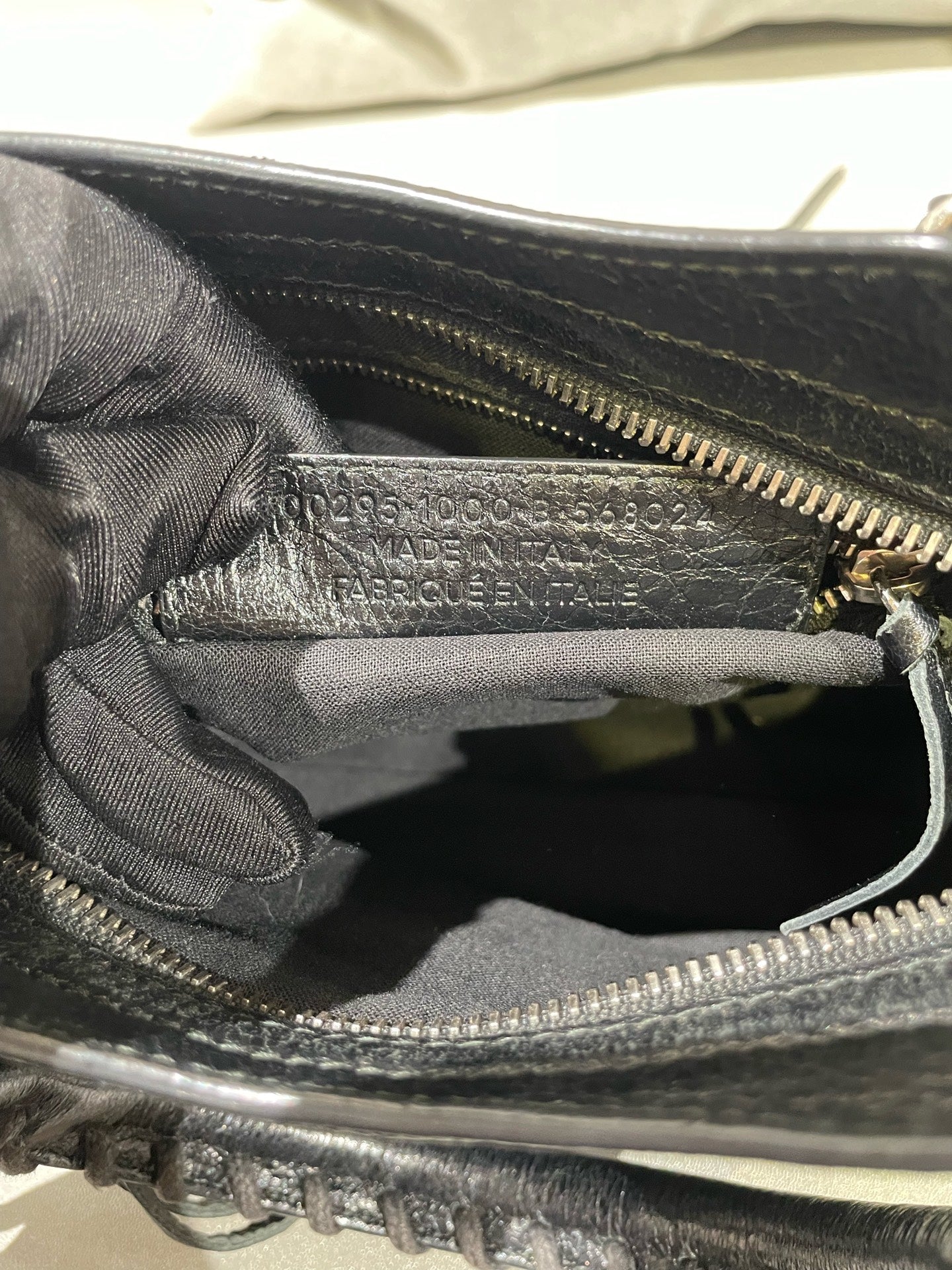 Balenciaga Black Crossbody 300295-DB5XN-1060