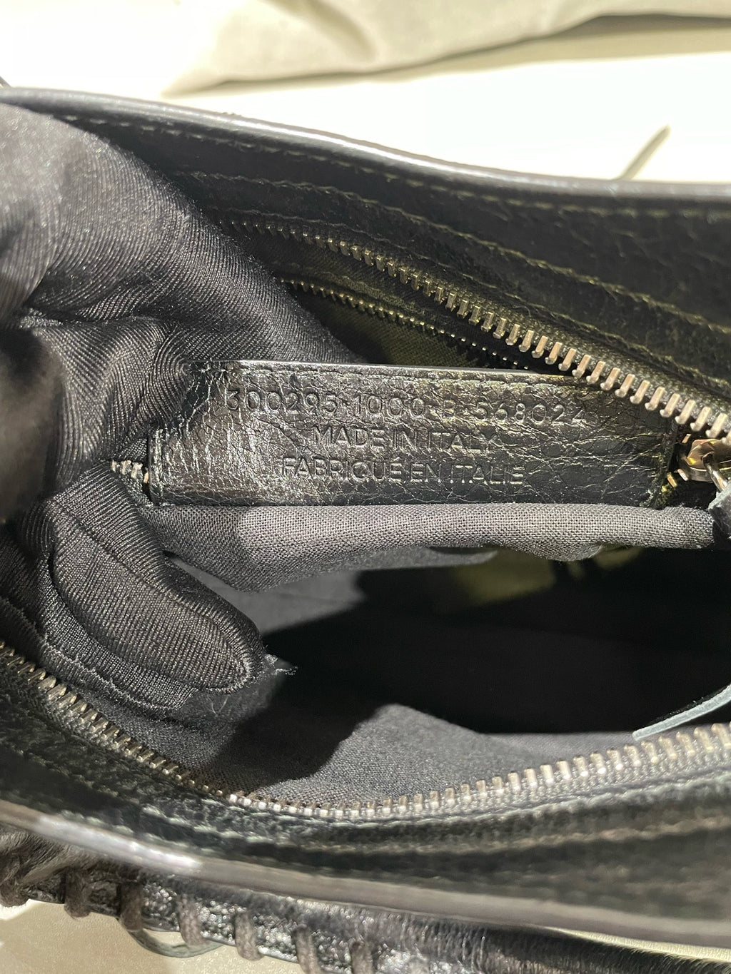 Balenciaga Black Crossbody 300295-DB5XN-1060