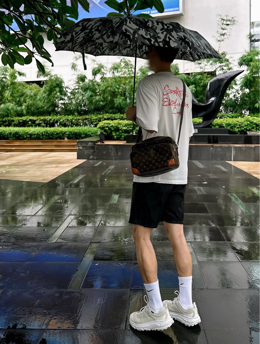 Louis Vuitton Messenger Bag