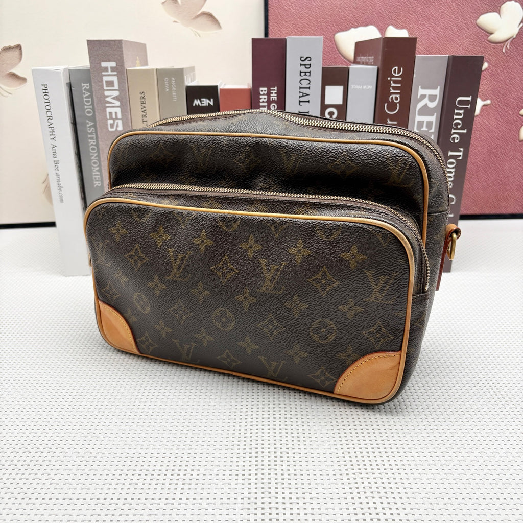 Louis Vuitton Messenger Bag