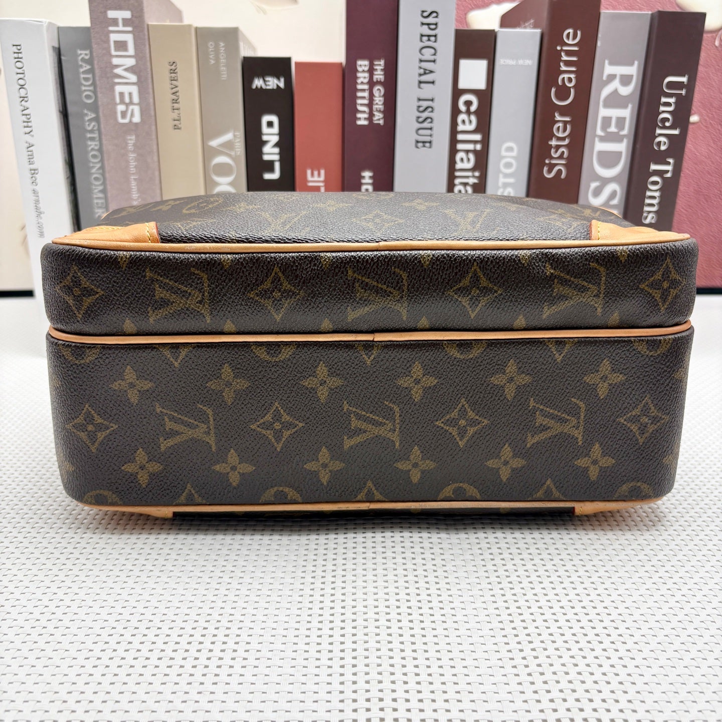 Louis Vuitton Messenger Bag