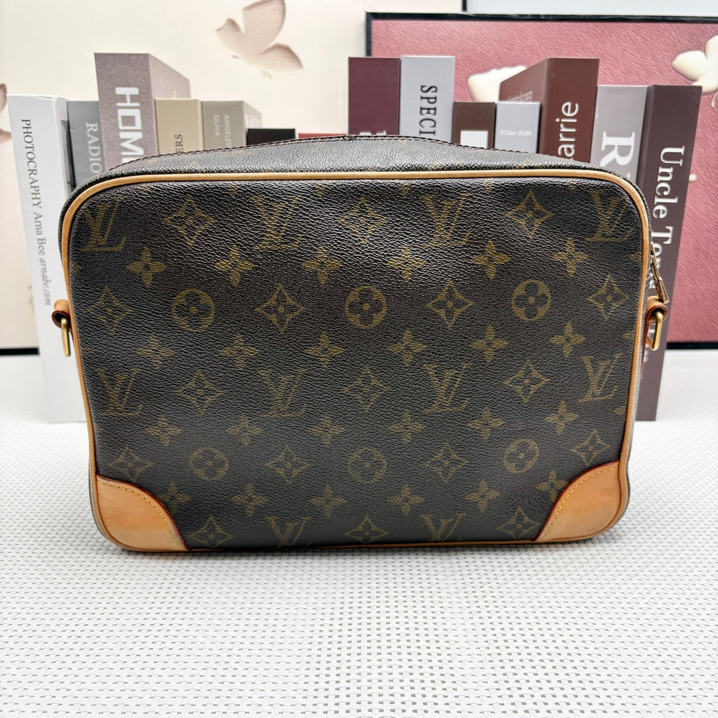 Louis Vuitton Messenger Bag