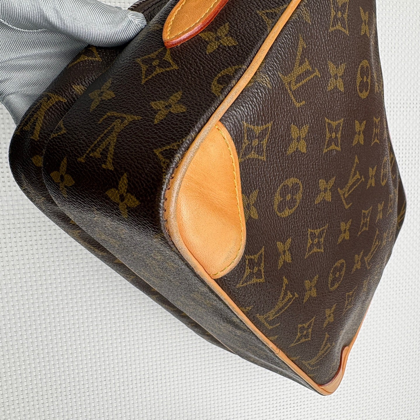 Louis Vuitton Messenger Bag