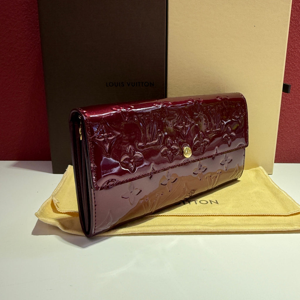Louis Vuitton Red Clutch M90152