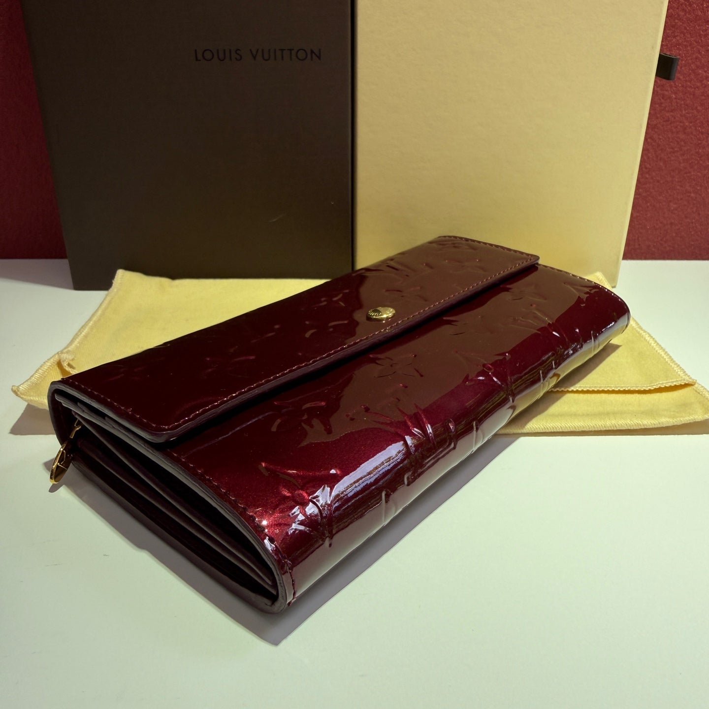 Louis Vuitton Red Clutch M90152