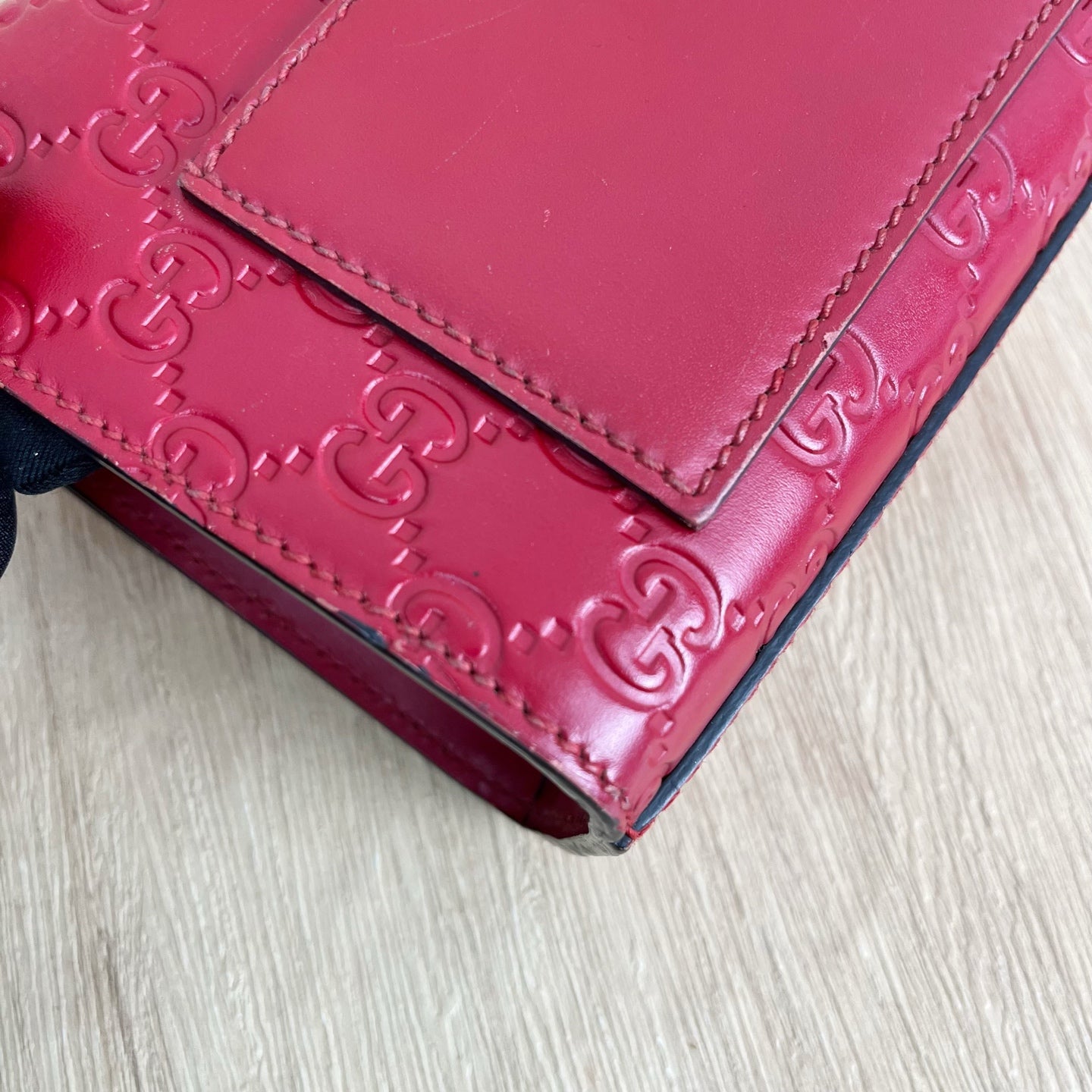 Gucci Red 409487CWC1G6433