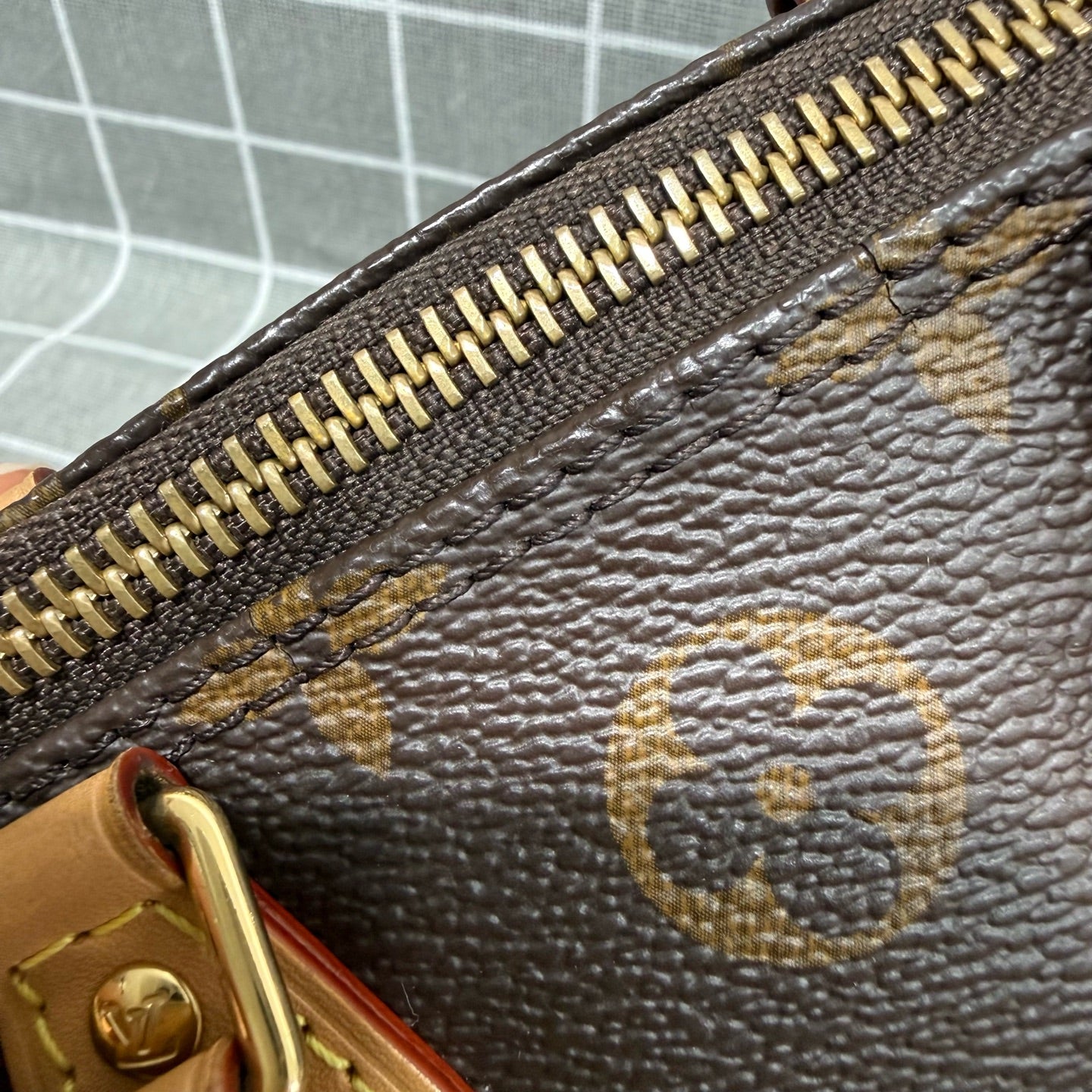 Louis Vuitton Nano Speedy Canvas M81085