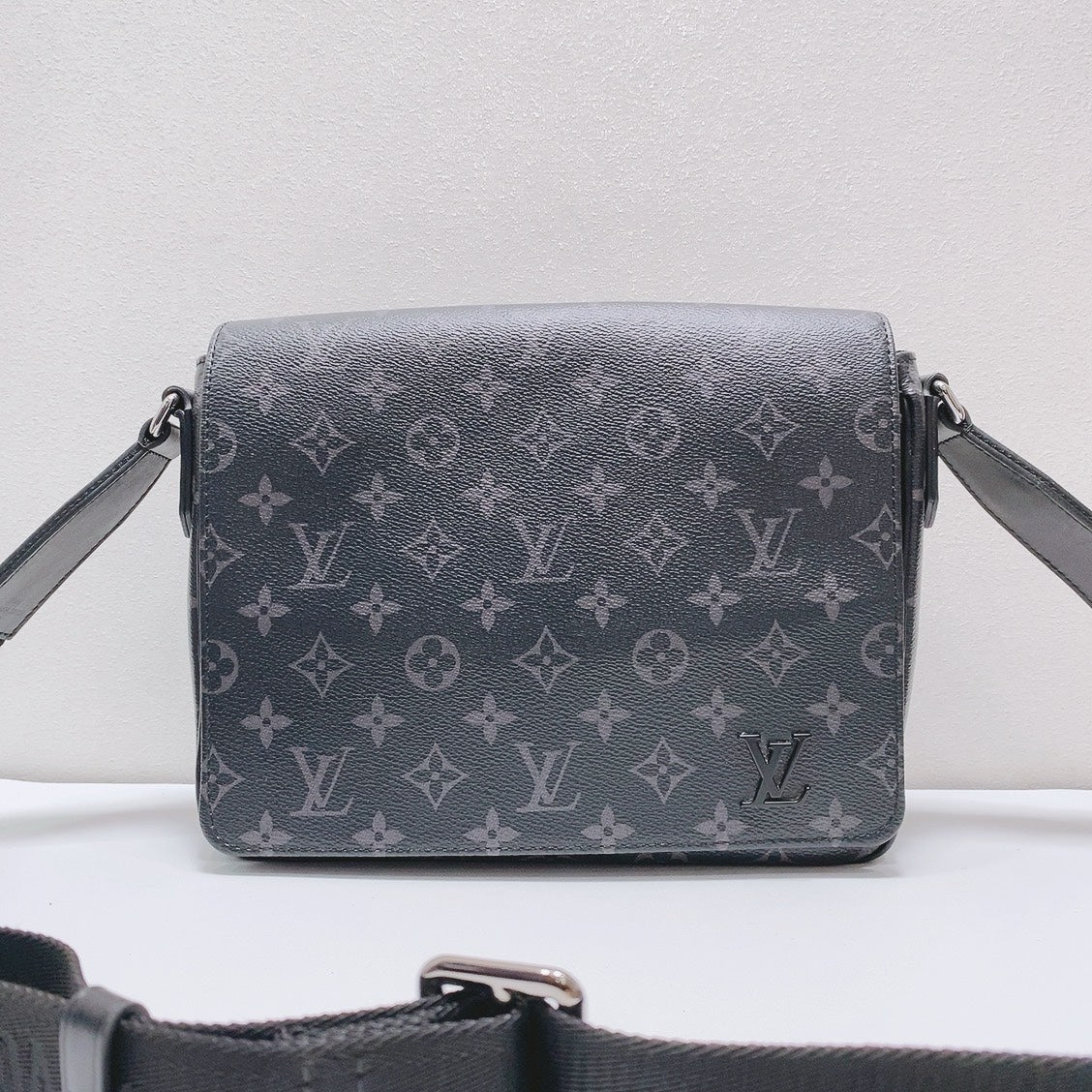 Louis Vuitton Messenger Bag
