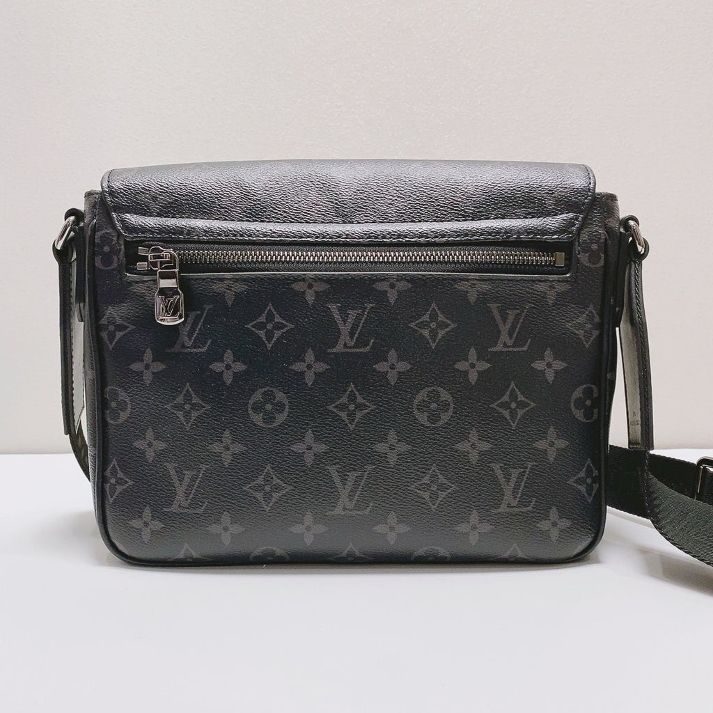 Louis Vuitton Messenger Bag