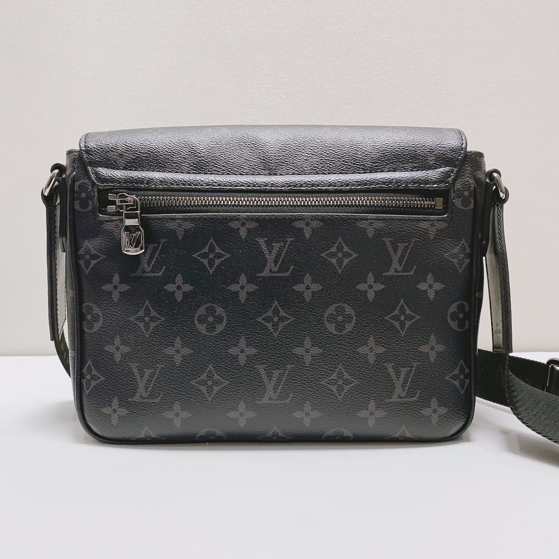 Louis Vuitton Messenger Bag