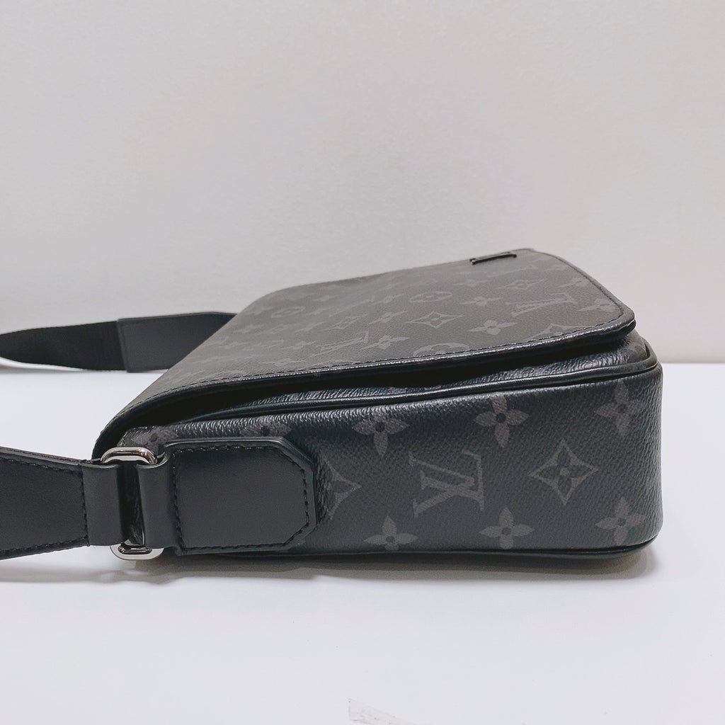 Louis Vuitton Messenger Bag
