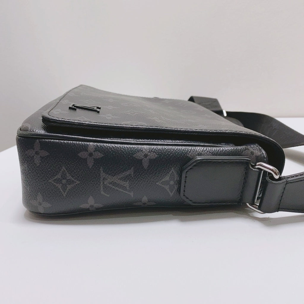 Louis Vuitton Messenger Bag