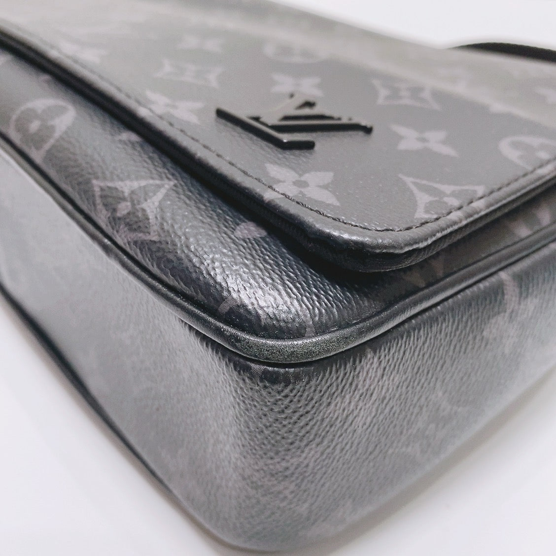 Louis Vuitton Messenger Bag