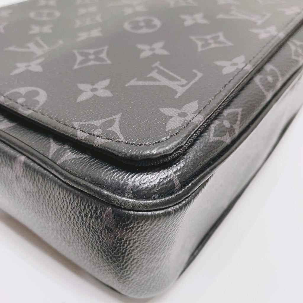 Louis Vuitton Messenger Bag
