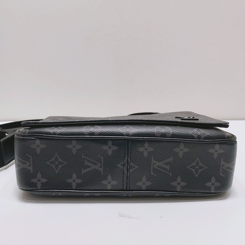 Louis Vuitton Messenger Bag