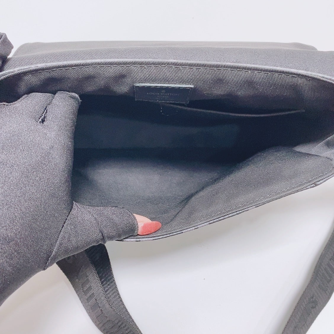 Louis Vuitton Messenger Bag