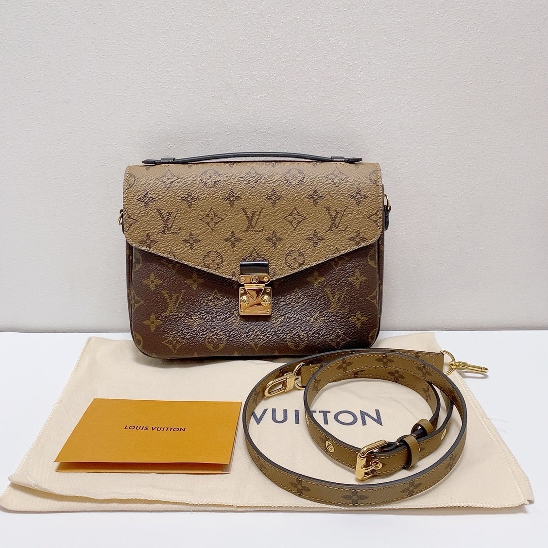 Louis Vuitton Messenger Bag