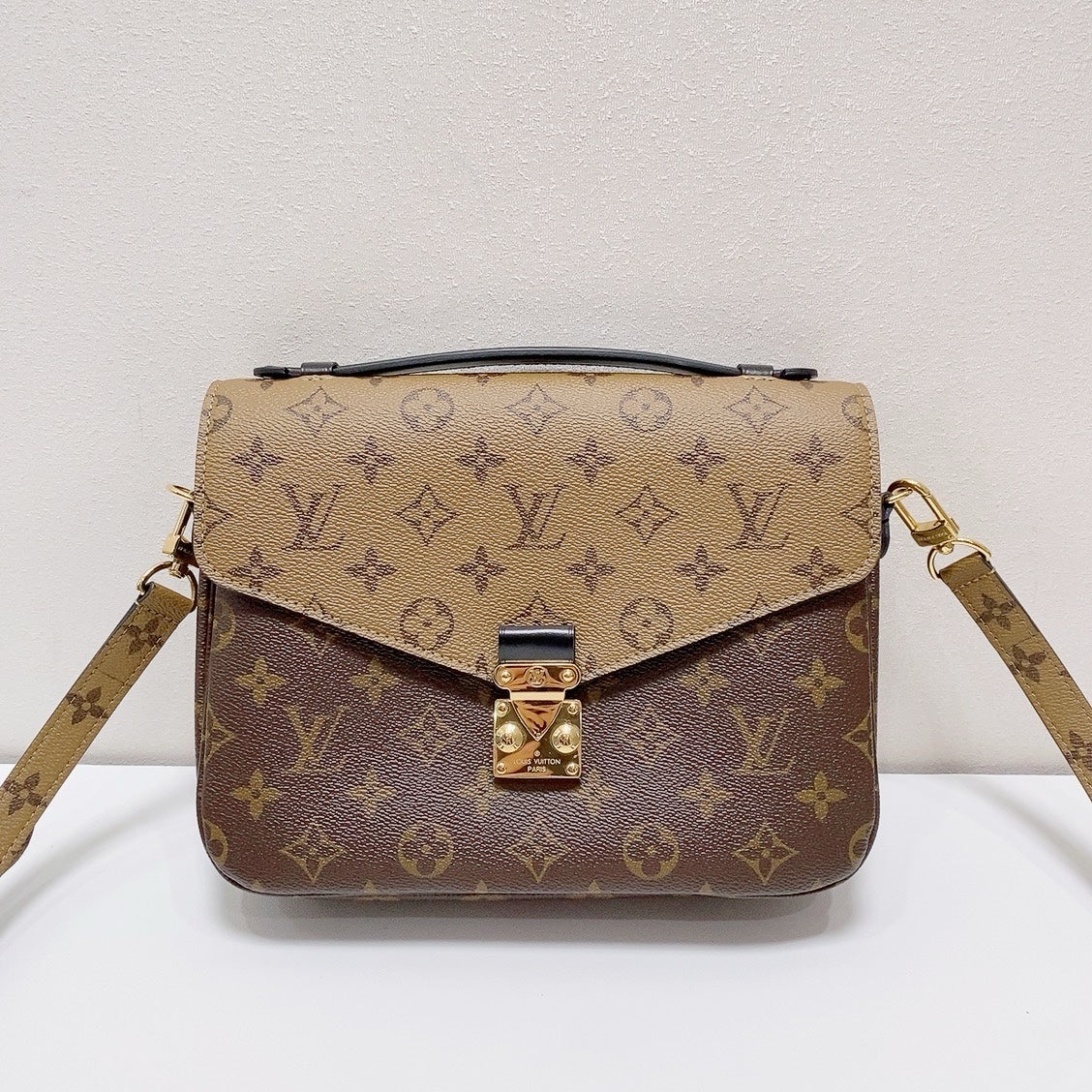 Louis Vuitton Messenger Bag