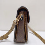 Louis Vuitton Messenger Bag