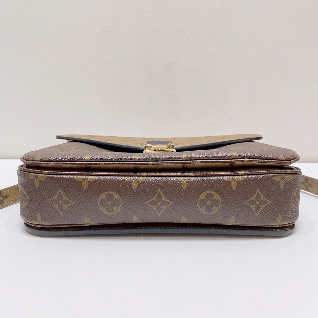 Louis Vuitton Messenger Bag